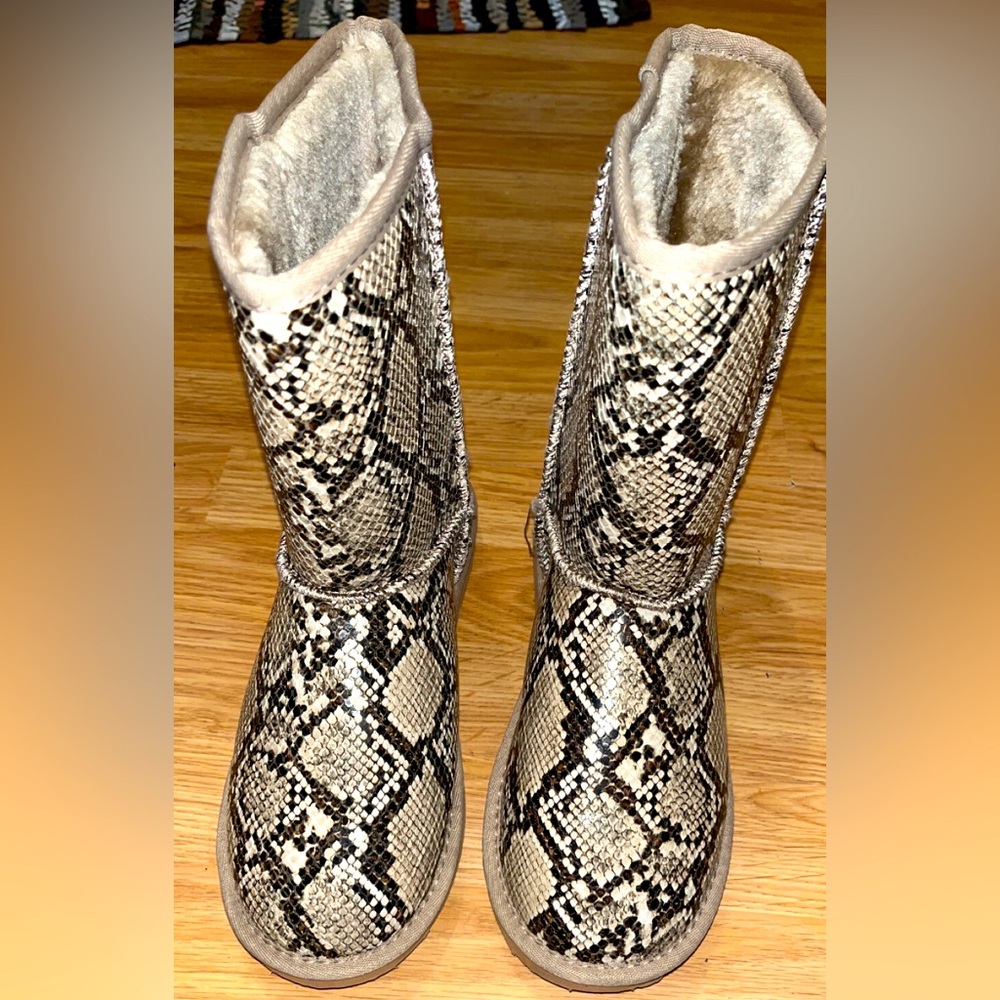Cape Robbin size 9 boots